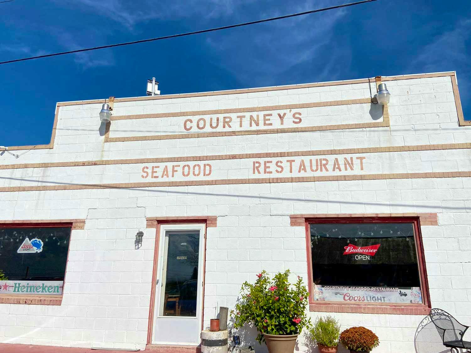 Dining - Courtney's Restaurant