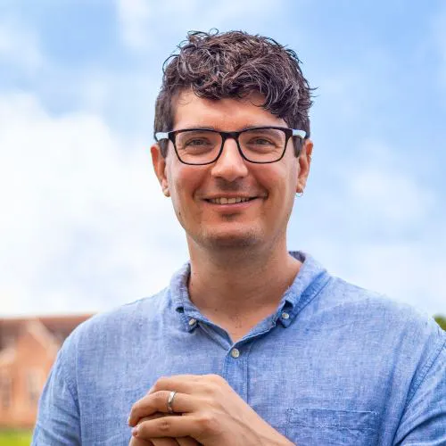 Staff Directory - Travis Parno